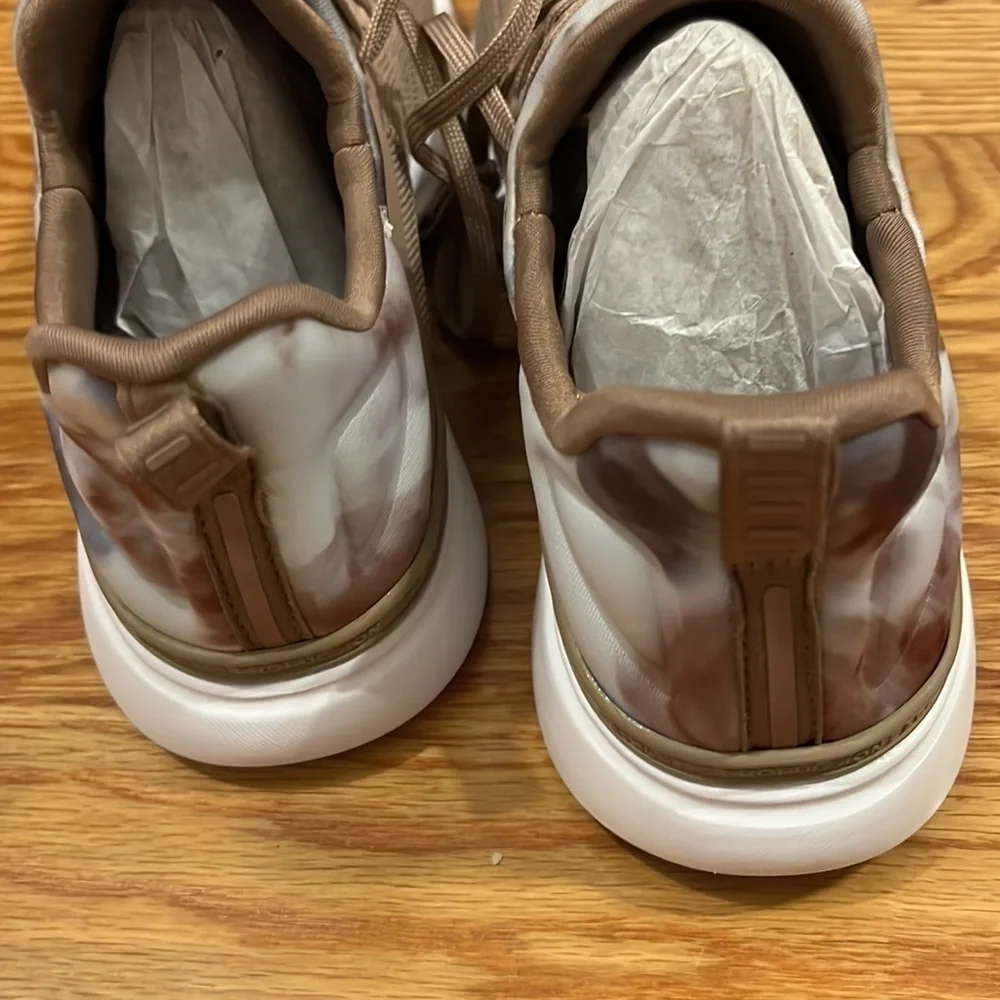 New APL Techloom Tracer Almond Caramel Tie Dye size 8